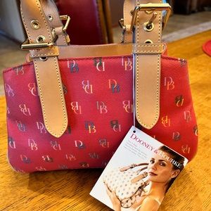 Dooney & Bourke hand bag